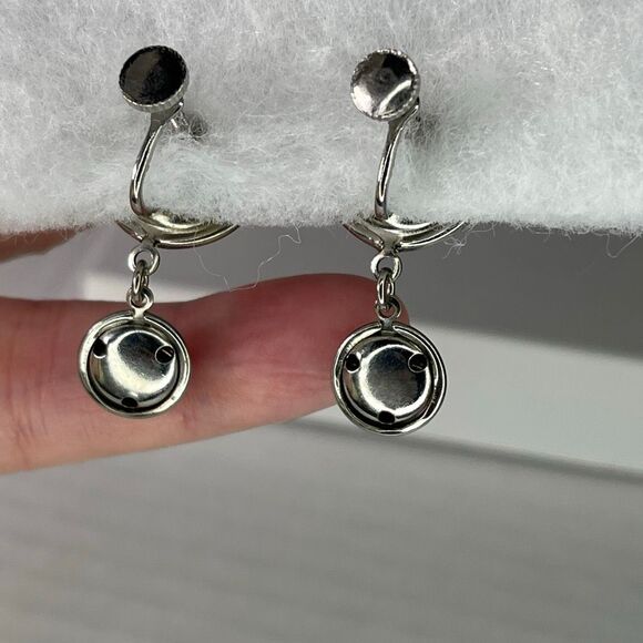 Vintage swirl dangle silver tone  screwback style earrings - Picture 3 of 5